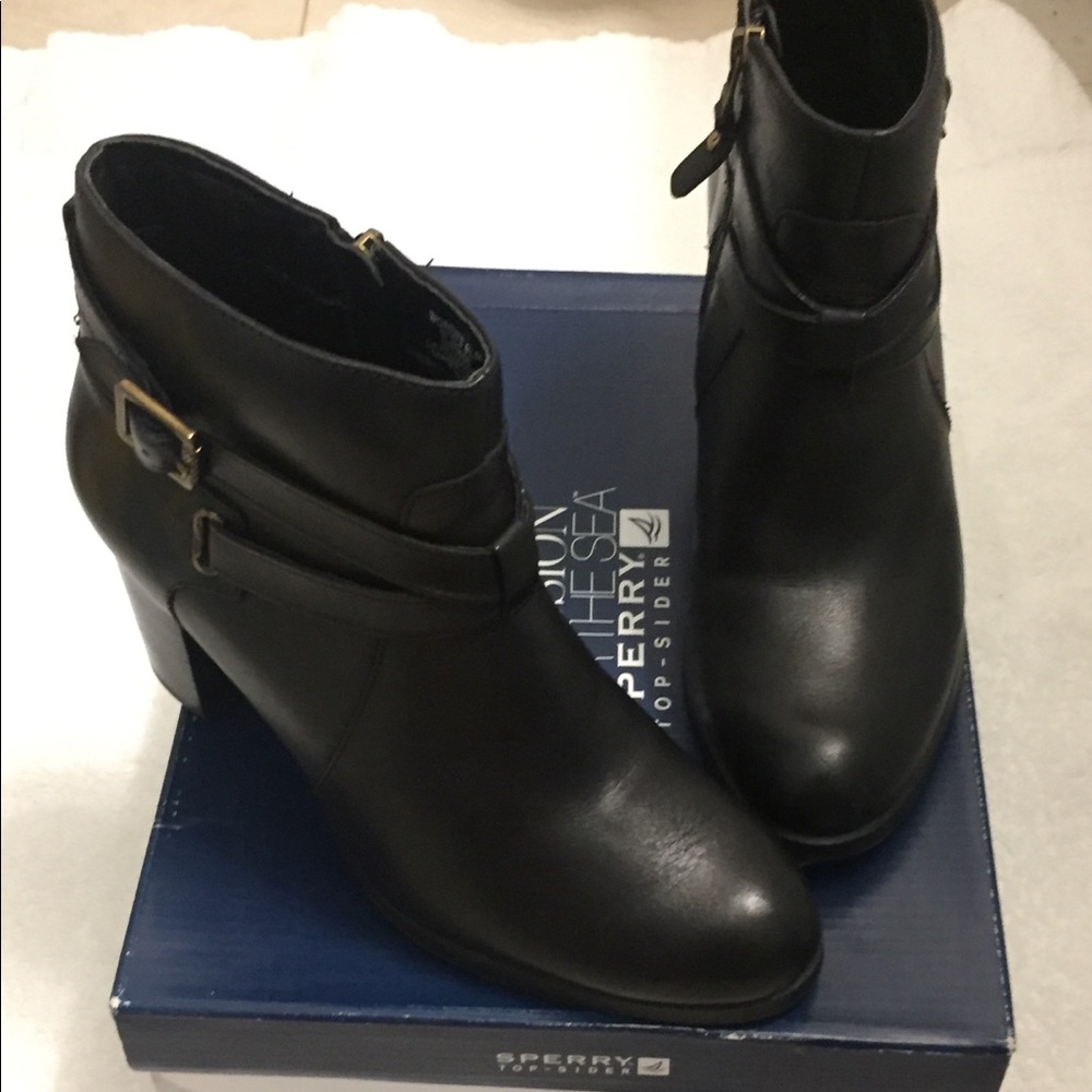 Speedy Dasher Belle Black booties